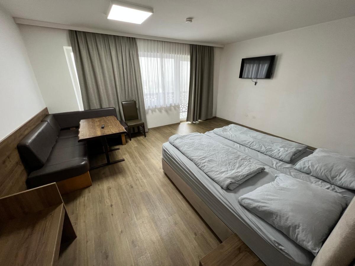 F Hotel 24H Check-In Hörsching Kültér fotó