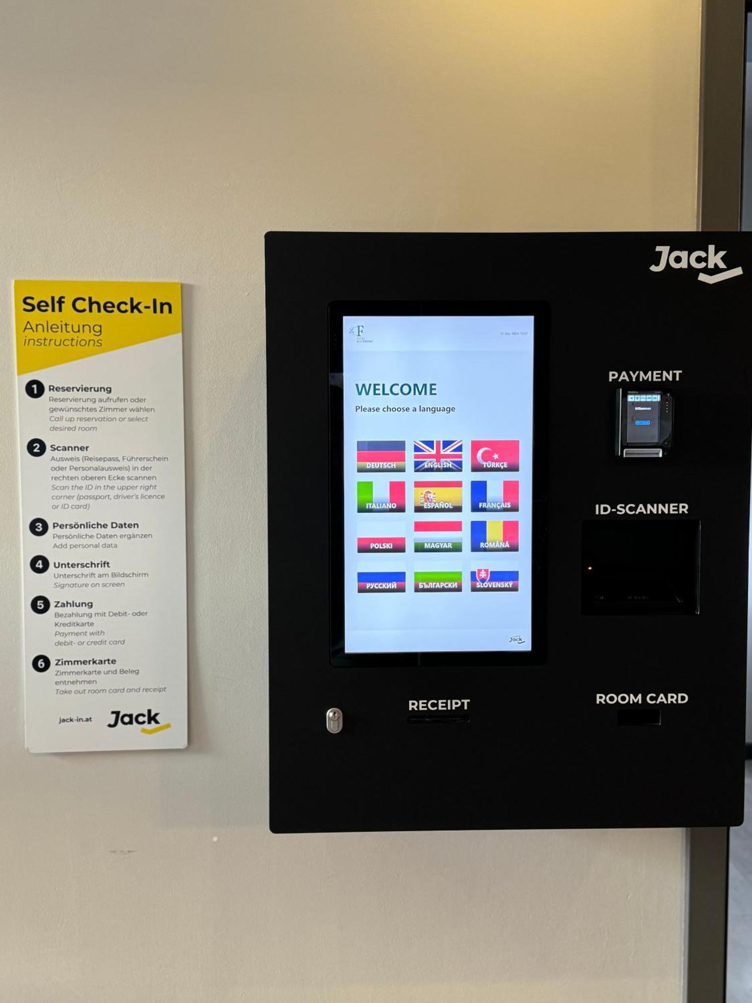 F Hotel 24H Check-In Hörsching Kültér fotó