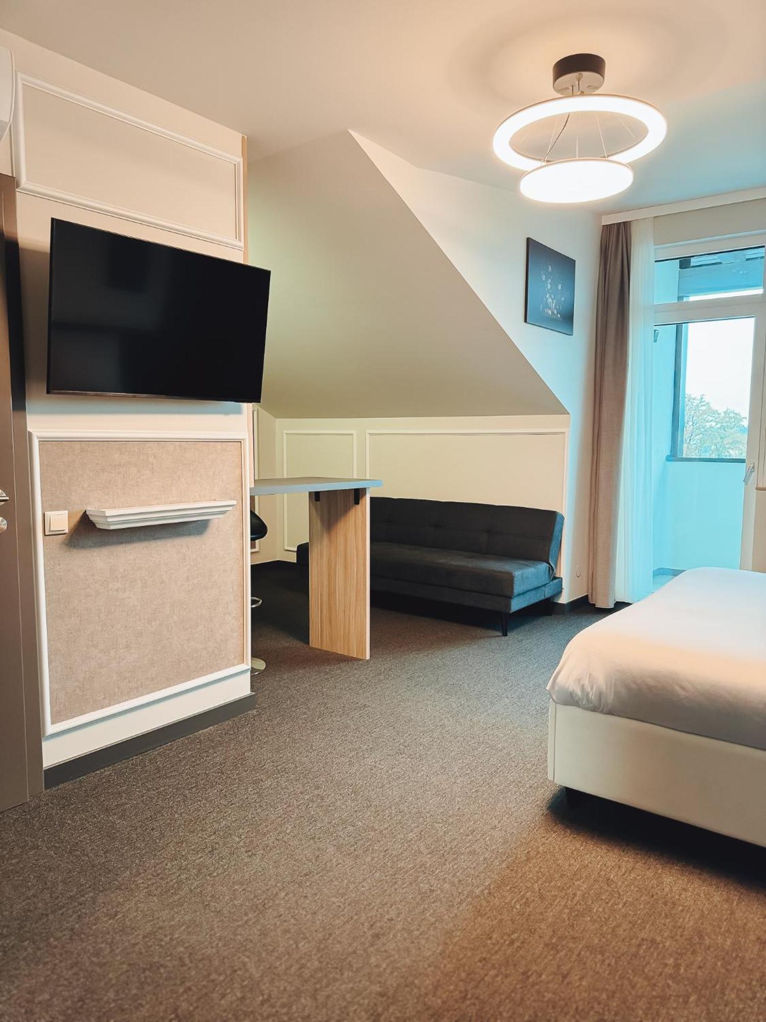 F Hotel 24H Check-In Hörsching Kültér fotó