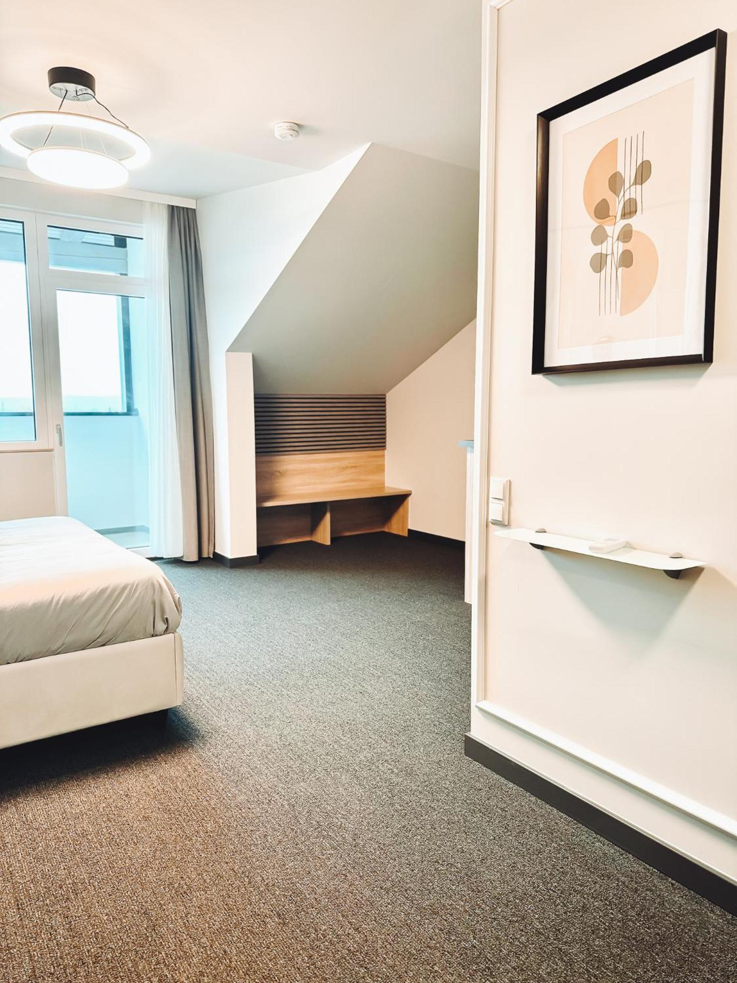 F Hotel 24H Check-In Hörsching Kültér fotó