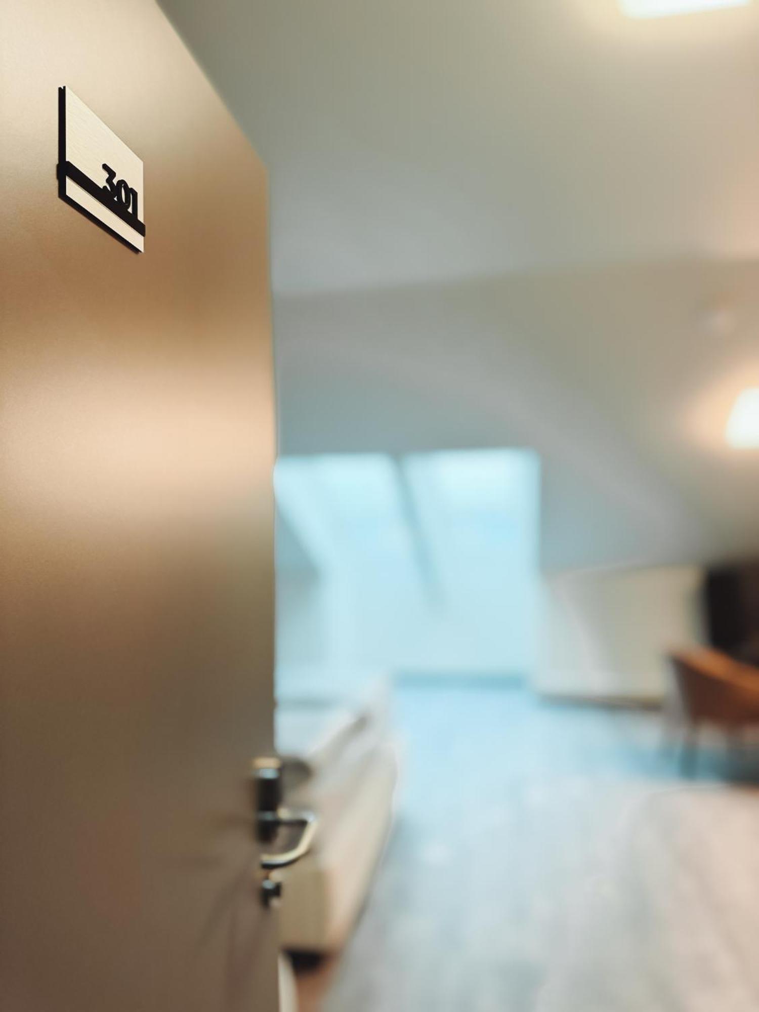 F Hotel 24H Check-In Hörsching Kültér fotó