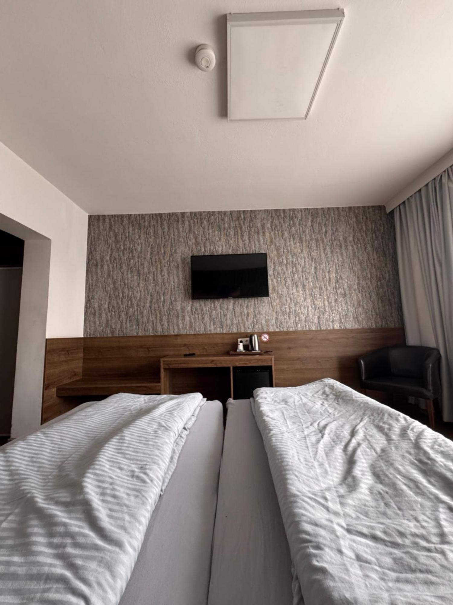 F Hotel 24H Check-In Hörsching Kültér fotó